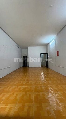 Nhà vị trí đẹp ngang 4.55 Ông Ích Khiêm tiện ở và kinh doanh