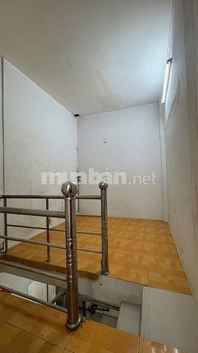 Nhà vị trí đẹp ngang 4.55 Ông Ích Khiêm tiện ở và kinh doanh