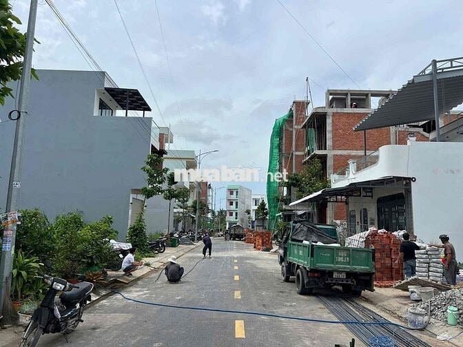 KHÔNG PHÁT SINH 800TR/NỀN NGAY PHÒNG CÔNG CHỨNG LONG HOÀ - SỔ RIÊNG