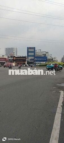 Mặt tiền 17 x 90 gần vòng xoay phú lâm