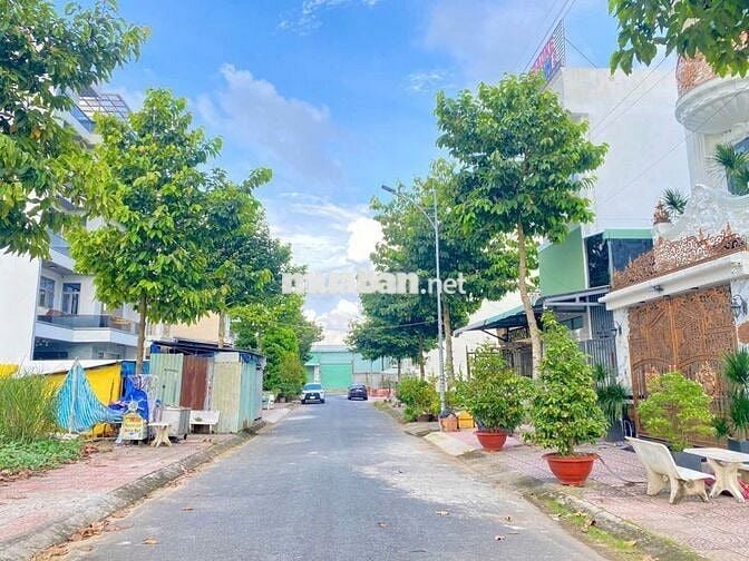 BÁN ĐÂT THỔ CƯ NGAY PHÒNG CÔNG CHỨNG LONG HÒA, CHỈ 800TR/ NỀN, SỔ SẴN