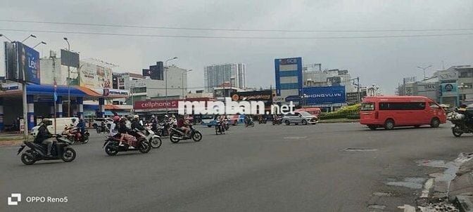 Mặt tiền 17 x 90 gần vòng xoay phú lâm