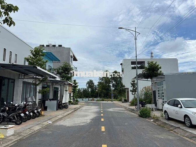 KHÔNG PHÁT SINH 800TR/NỀN NGAY PHÒNG CÔNG CHỨNG LONG HOÀ - SỔ RIÊNG