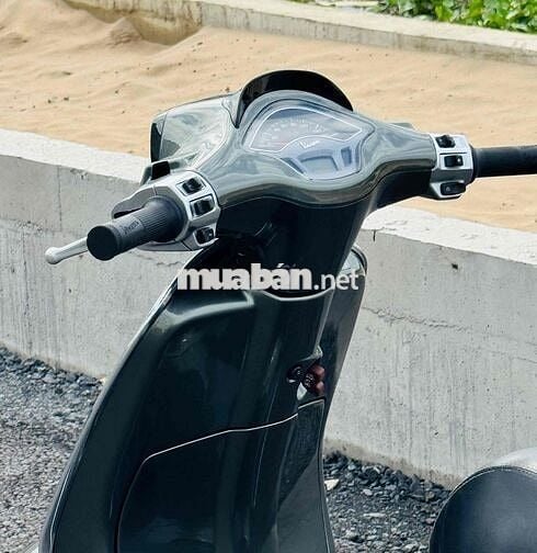 Piaggio Vespa Sprint Xám titan máy igen