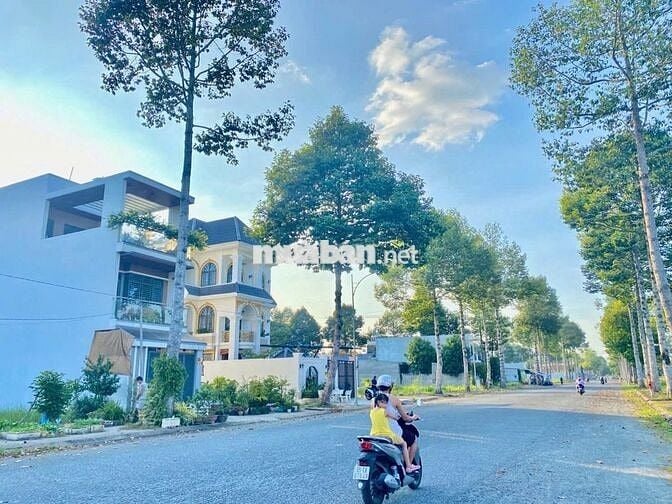 BÁN ĐÂT THỔ CƯ NGAY PHÒNG CÔNG CHỨNG LONG HÒA, CHỈ 800TR/ NỀN, SỔ SẴN