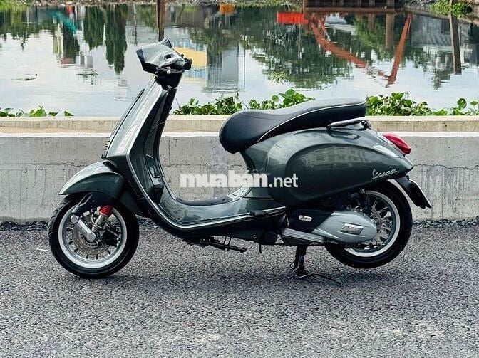 Piaggio Vespa Sprint Xám titan máy igen