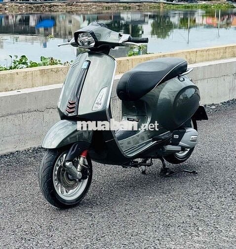 Piaggio Vespa Sprint Xám titan máy igen