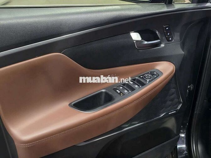 Hyundai Santafe 2021 Premium 2.2D,màu đen,65.000km
