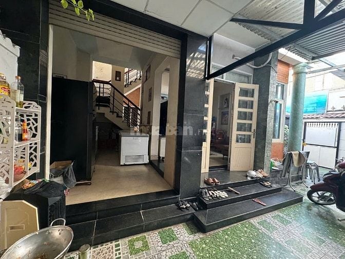 Bán nhà biệt thự căn góc 214m² mặt đường Nguyễn Duy Trinh Q2 gần chợ 5