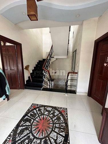 Bán nhà biệt thự căn góc 214m² mặt đường Nguyễn Duy Trinh Q2 gần chợ 5