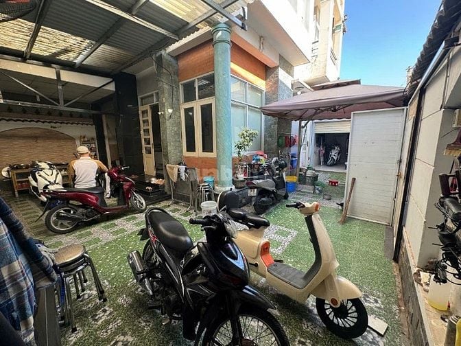 Bán nhà biệt thự căn góc 214m² mặt đường Nguyễn Duy Trinh Q2 gần chợ 5