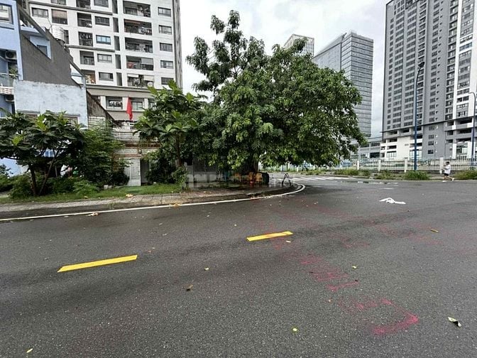 NHÀ MẶT TIỀN BỜ KÈ VĂN THÁNH ĐƯỜNG NGUYỄN VĂN THƯỢNG ( D1 CŨ ) 