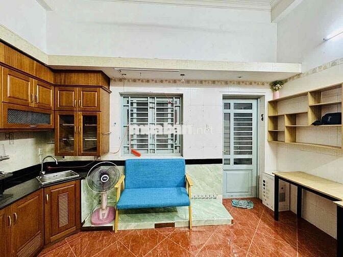 PHÒNG TRỆT  CHO THUÊ CẠNH SÂN BAY TSN