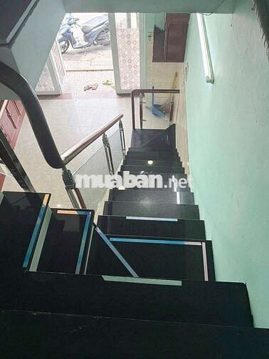 Nhà thuê Mặt Tiền Lý Thánh Tông. Quận Tân Phú (2pn, 3wc). Dtsd 180m2