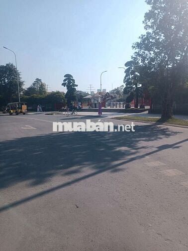 Nhà Quang Tiến, Lô góc, dân xây. Ôtô đỗ,50m ôtô tránh chỉ hơn 10 tỷ.