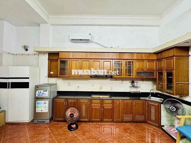 PHÒNG TRỆT  CHO THUÊ CẠNH SÂN BAY TSN