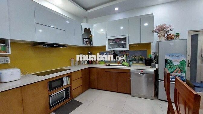 NHÀ 2 LẦU 4PN 4WC FULL NỘI THẤT- ĐƯỜNG 40, HIỆP BÌNH CHÁNH