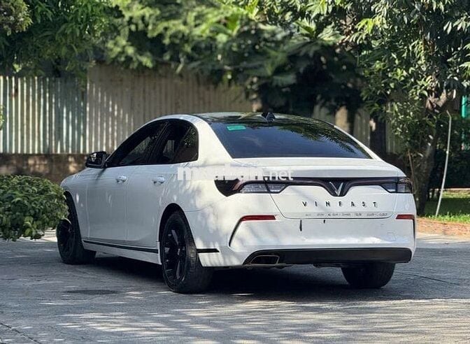 VinFast Lux A2.0 Turbo 2022 Trắng