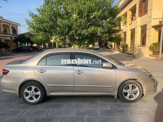 Toyota Altis 2014 2.0 140000 km