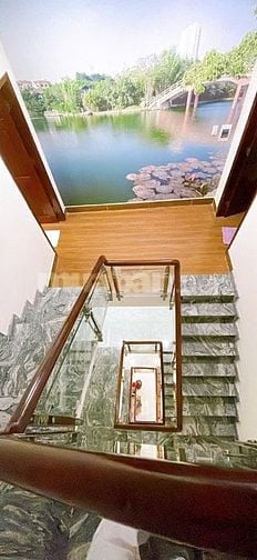 Bán gấp nhà 5 tầng ngang 5 dài 18 vuông vức gia đình 3 thế hệ