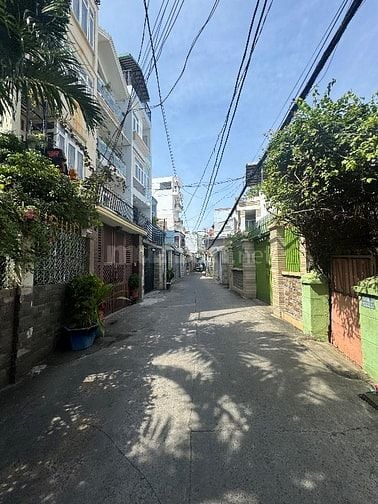 Bán gấp nhà 5 tầng ngang 5 dài 18 vuông vức gia đình 3 thế hệ