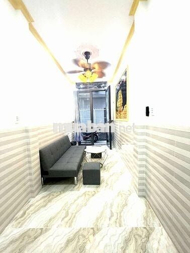 Quên chung cư đi! 2 tỷ có nhà riêng 2 tầng mới đẹp ngay Lê Đại Hành