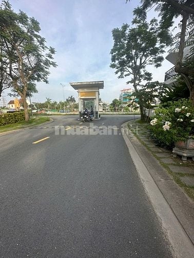 CHÍNH CHỦ BÁN CĂN GÓC 2 MẶT TIỀN VIEW CÔNG VIÊN - HỒ BƠI DỰ ÁN LOVERA 