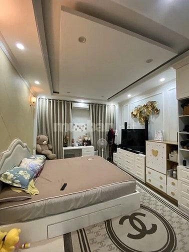 Bán nhà đẹp trung phố Bồ Đề 30,5m²x 4 tầng . Giá 7,75 tỷ.