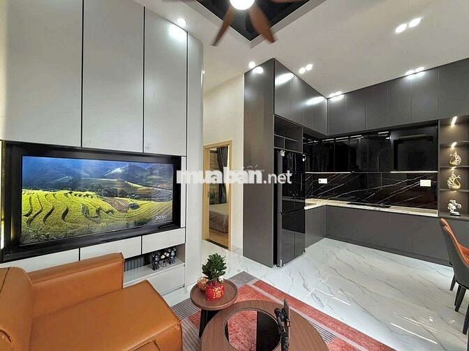 Nhà xây mới sát biển Nguyễn Tất Thành, Đà Nẵng,  gần chợ Hải Sản