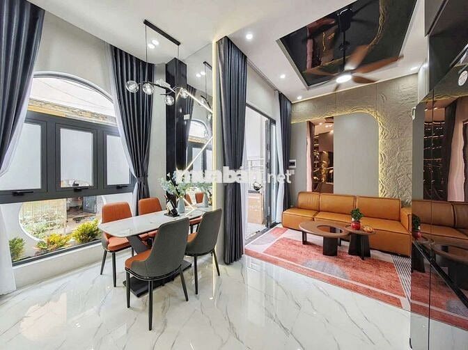 Nhà xây mới sát biển Nguyễn Tất Thành, Đà Nẵng,  gần chợ Hải Sản