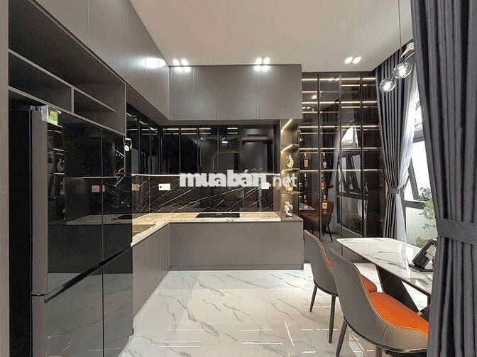 Nhà xây mới sát biển Nguyễn Tất Thành, Đà Nẵng,  gần chợ Hải Sản