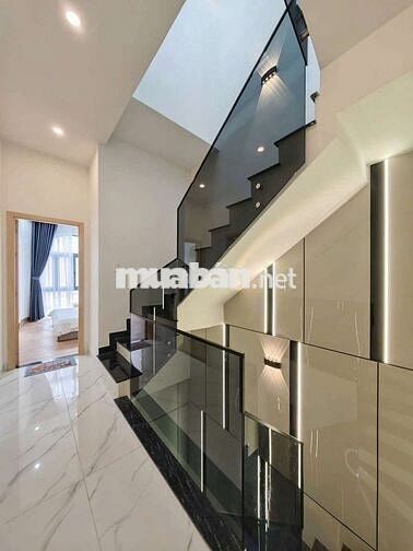 Nhà xây mới sát biển Nguyễn Tất Thành, Đà Nẵng,  gần chợ Hải Sản