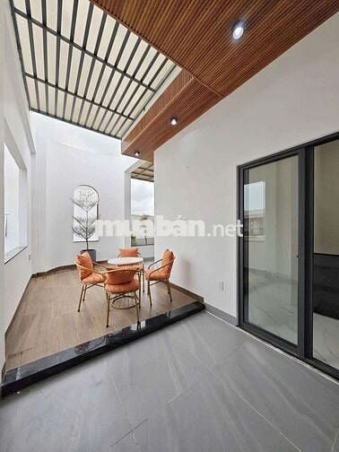 Nhà xây mới sát biển Nguyễn Tất Thành, Đà Nẵng,  gần chợ Hải Sản