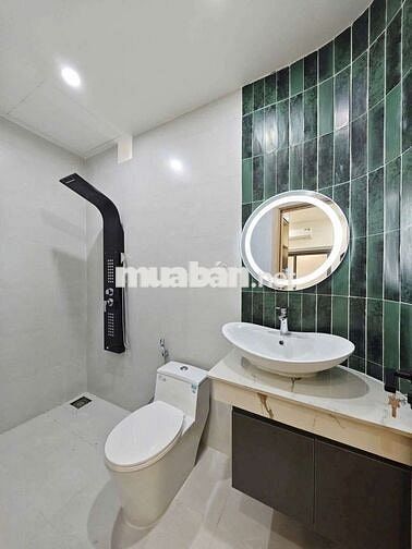 Nhà xây mới sát biển Nguyễn Tất Thành, Đà Nẵng,  gần chợ Hải Sản