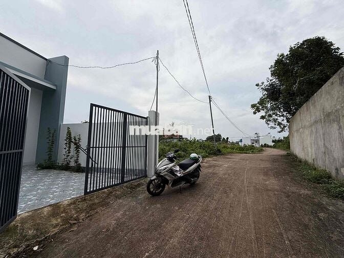 Kẹt tiền gấp bán nhà mới ở ngay 120m2,Long Khánh,Đồng Nai,đường ô tô