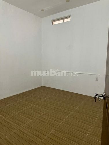 Bán nhà nằm trên trục Hoàng Việt, Tân Bình, 167m2, 3 tầng, giá tốt