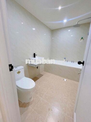 NHÀ TRUNG TÂM PHỐ HẺM TRẦN HƯNG ĐẠO ĐƯỜNG 2 Ô TÔ