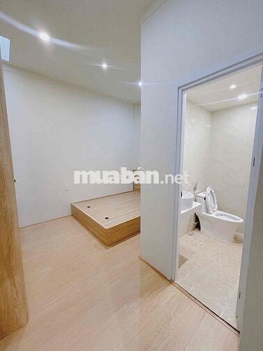 NHÀ TRUNG TÂM PHỐ HẺM TRẦN HƯNG ĐẠO ĐƯỜNG 2 Ô TÔ