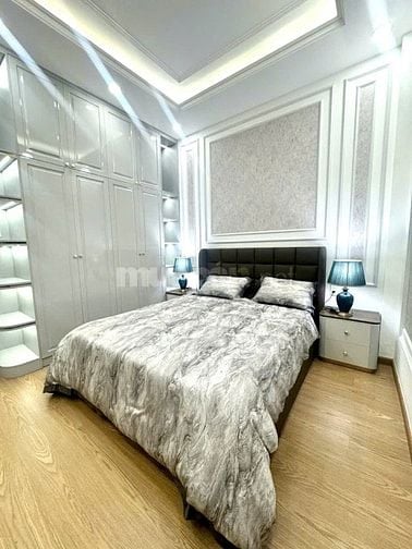 Gấp bán;gấp bán nhà đẹp+mới 63m2 sát mặt tiền Lý phục Man giá tốt 9ty5