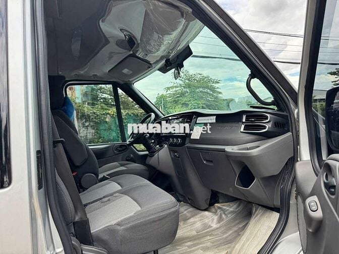Ford Transit 2024 16 chỗ Bạc 77254 km