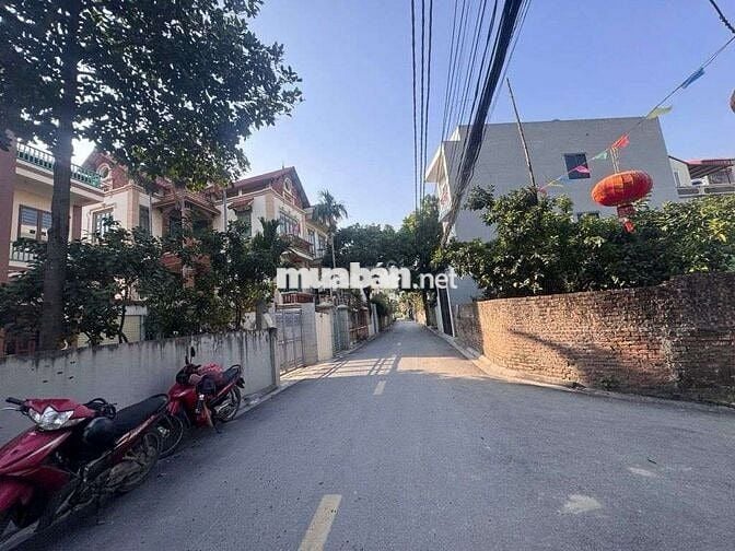 Chính chủ bán mảnh đất đẹp Ngọc Thụy Diện tích: 54m Giá: 6.35 tỷ