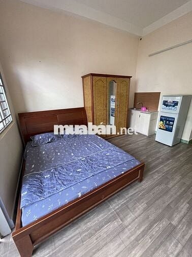 chính chủ cho thuê phòng đẹp, có ban công rộng, cửa sổ lớn, NVS riêng