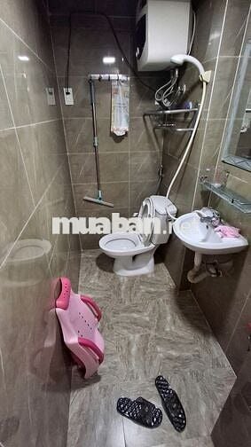 Cho thuê nhà vừa ở vừa tiện kinh doanh.