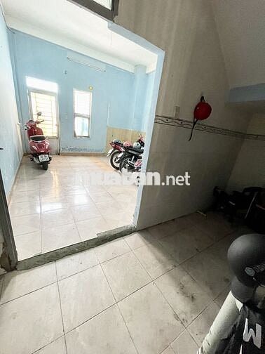 chính chủ cho thuê phòng đẹp, có ban công rộng, cửa sổ lớn, NVS riêng