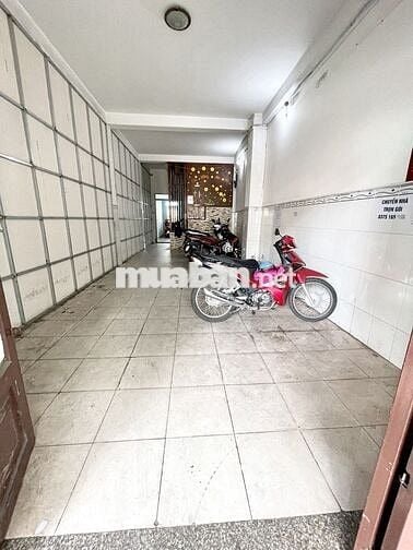 chính chủ cho thuê phòng đẹp, có ban công rộng, cửa sổ lớn, NVS riêng