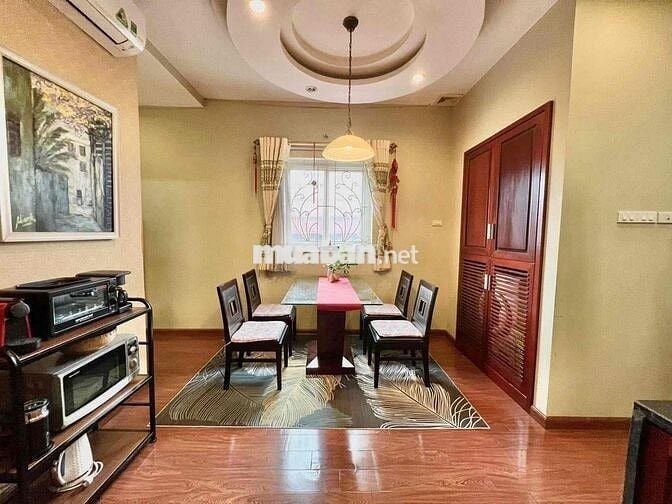 Chính chủ cho thuê căn hộ 2PN đối diện nhà Hát Lớn oto đỗ cửa.