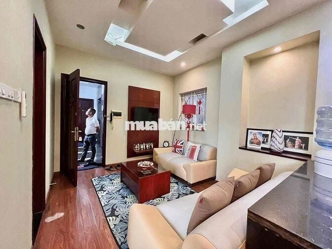 Chính chủ cho thuê căn hộ 2PN đối diện nhà Hát Lớn oto đỗ cửa.