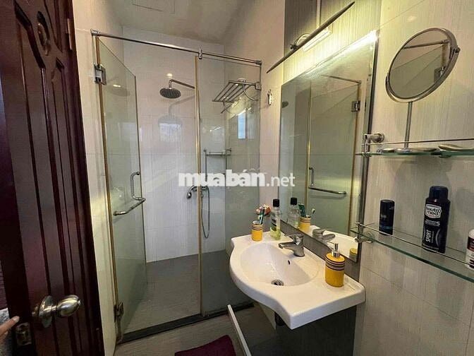 Chính chủ cho thuê căn hộ 2PN đối diện nhà Hát Lớn oto đỗ cửa.