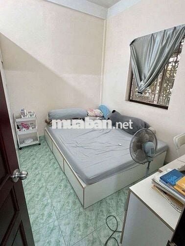 Gấp bán căn hộ 2 ngủ đường Hồ Văn Huê 65m2 sẵn nội thất nhỉnh 3 tỉ