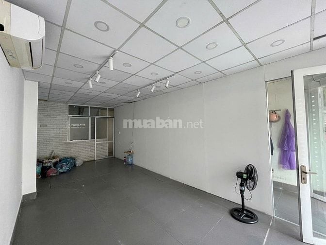 CHO THUÊ MẶT BẰNG TẦNG TRỆT / tầng 2– QUẬN 1 – 13 TRIỆU/THÁNG – NGAY T